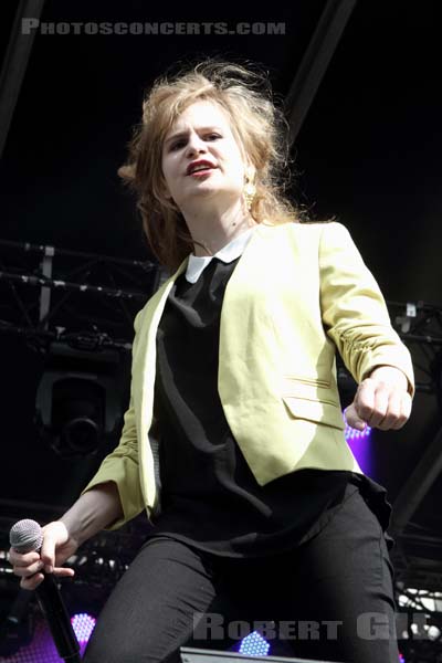 CHRISTINE AND THE QUEENS - 2012-07-20 - PARIS - Parvis de l'Hotel de Ville - 